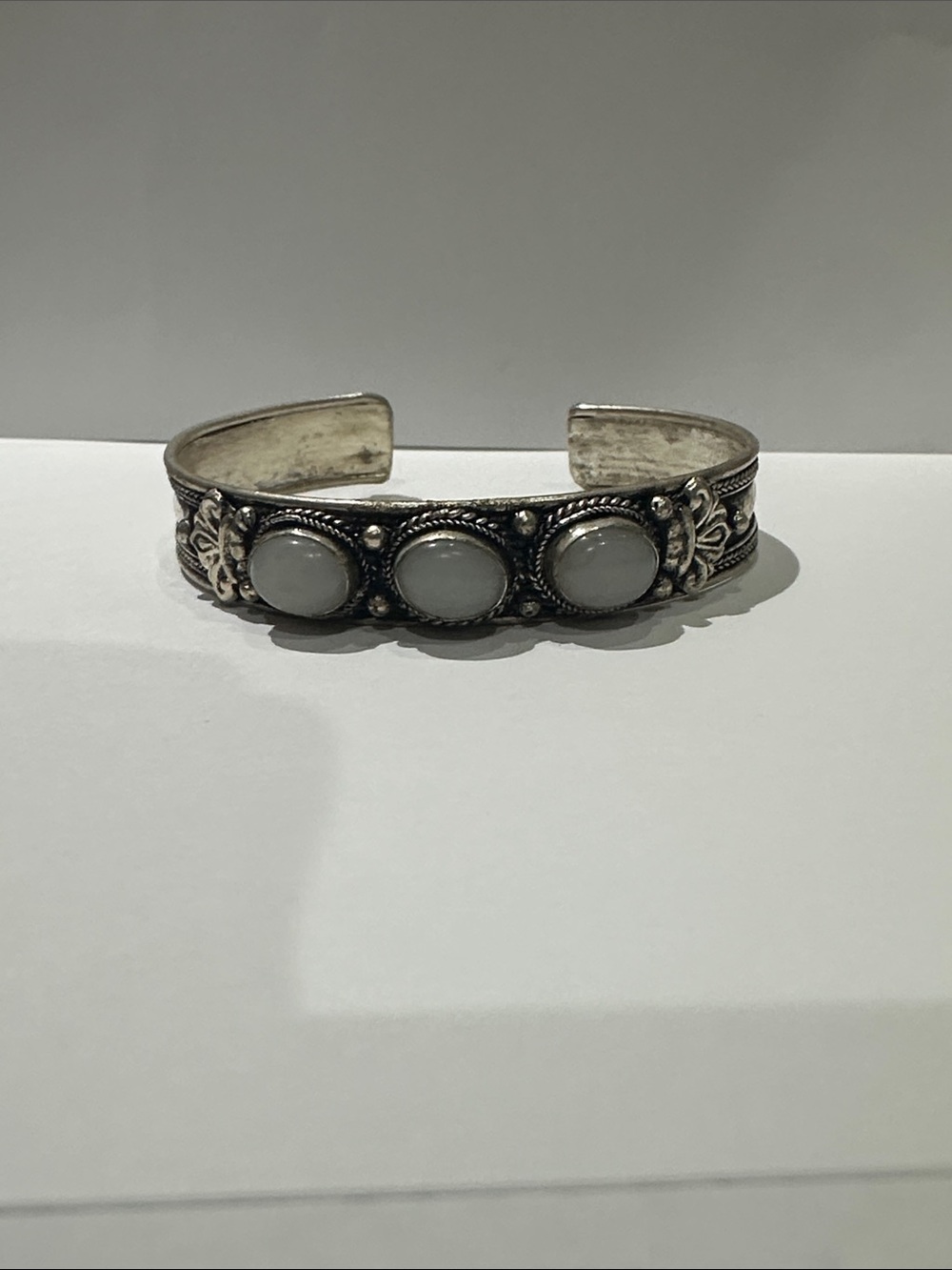 🌙 Handmade Nepal Three-Stone Silver Cuff Statement Bracelet
